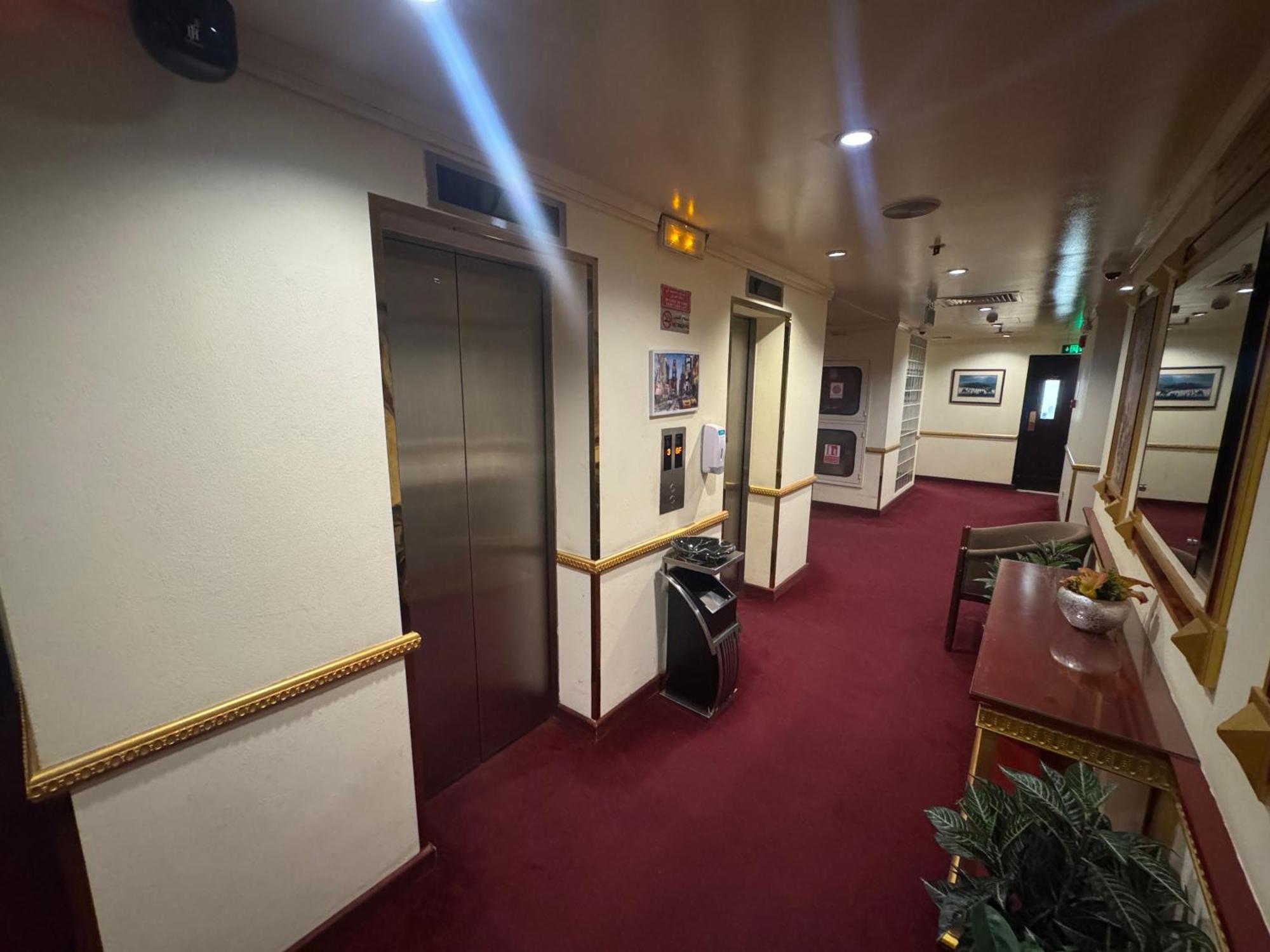 Orchid Hotel Deira Дубай Екстериор снимка